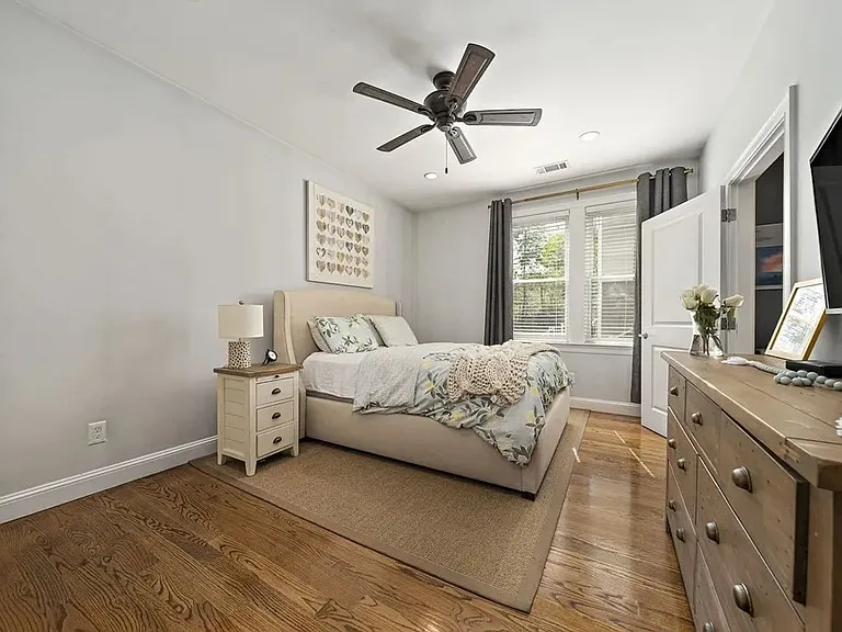 37 Coffey St #2 — Photo 4