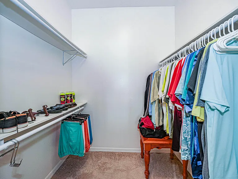 335 Hawthorne Ln — Photo 19