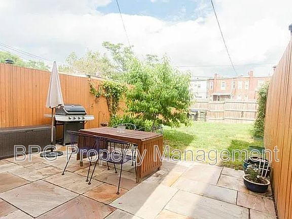 3rd image of 1027 7th St NE