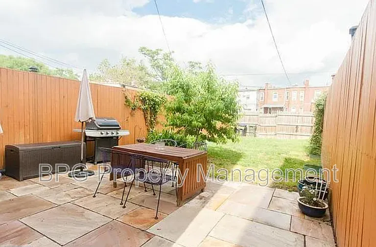 1027 7th St NE — Photo 3