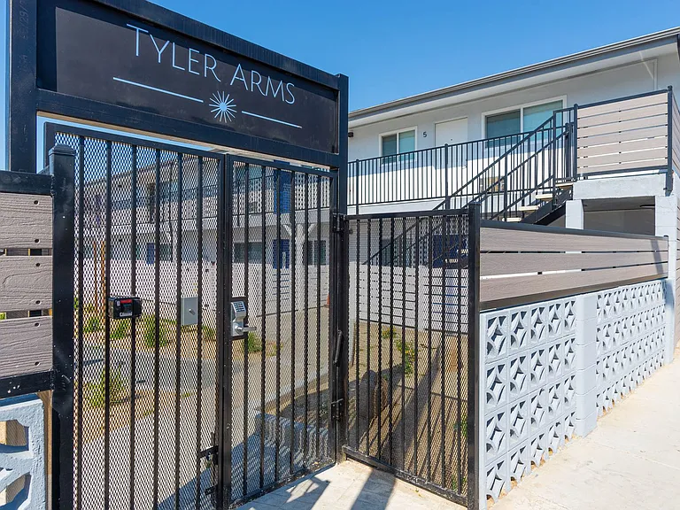 Tyler Arms Apartments - Riverside, CA — Photo 40