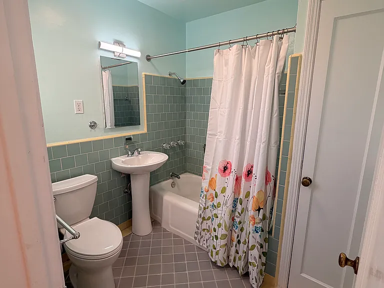 1325 Pomona St — Photo 7