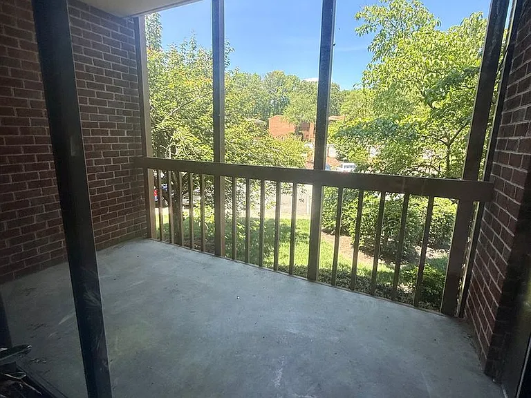 2105 Turtle Creek Dr #8 — Photo 10
