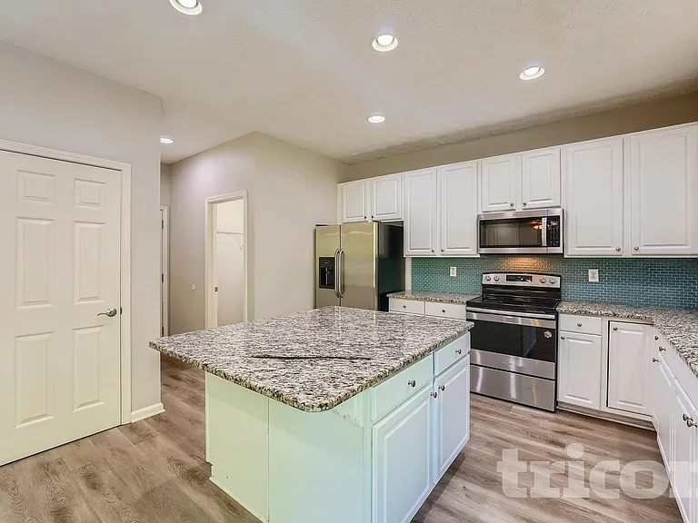 3433 Palm Cir NW — Photo 7