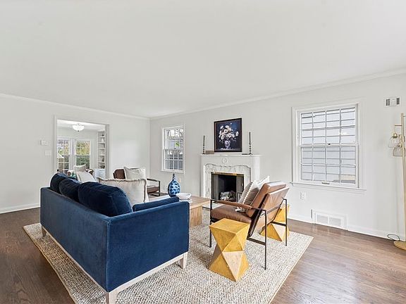 5th image of 1212 W 69th St
