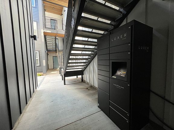 2nd image of 6770 N Maryland Ave #104