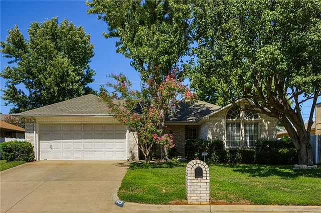 1st image of 525 Baylor Dr
