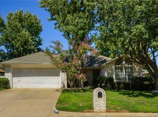 525 Baylor Dr, Arlington, TX 76010