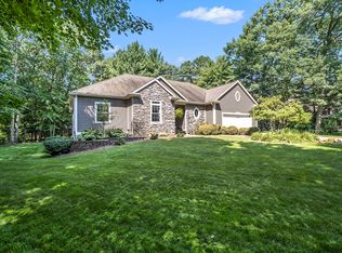 13811 Devonshire Ln, Grand Haven, MI 49417