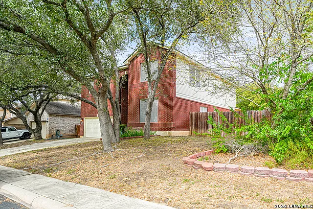 4 bed, 2.5 bath, 3240 sqft, $2,200 — Photo 3