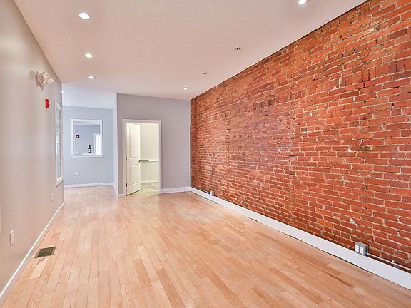 5th image of 3000 W Girard Ave