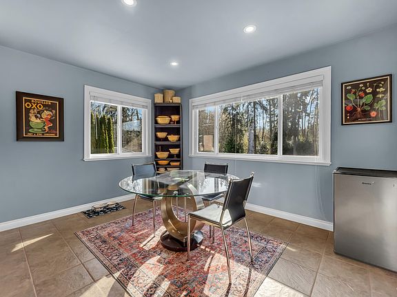 4th image of 794 Adiron Ave