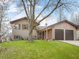 21W705 Huntington Rd, Glen Ellyn, IL 60137