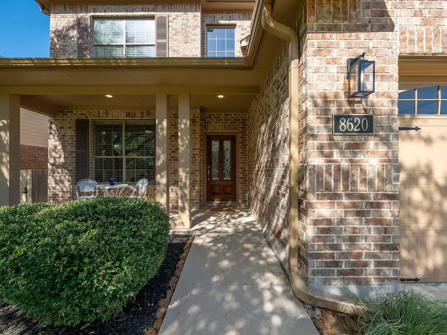 4 bed, 2.5 bath, 2528 sqft, $3,300 — Photo 2