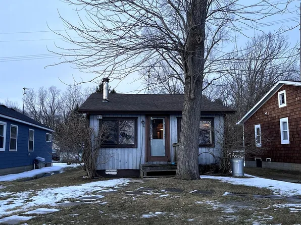 1124 Sarah Rd, Pinckney, MI 48169