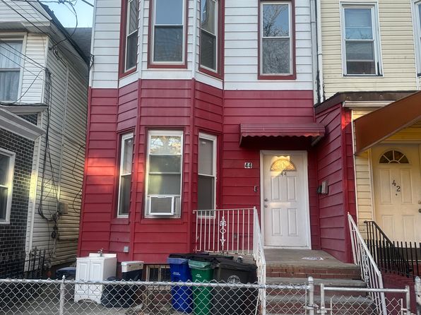 44 Grant Ave FLOOR 2