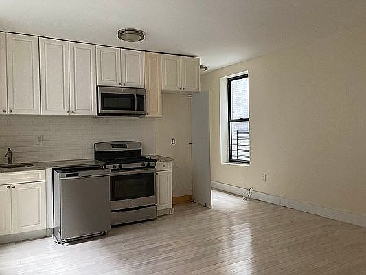 4th image of 220 Wadsworth Ave APT 5