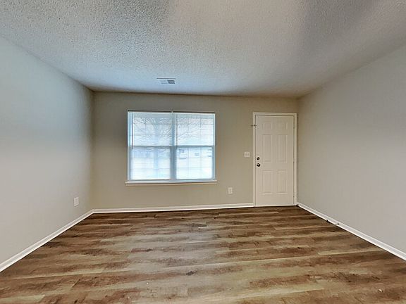 4th image of 508 NW Woodbury Dr