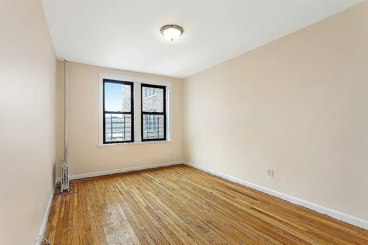 1326 Riverside Drive — Photo 4