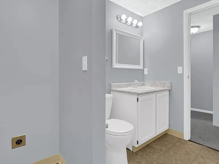 103 Lancelot Ln — Photo 8