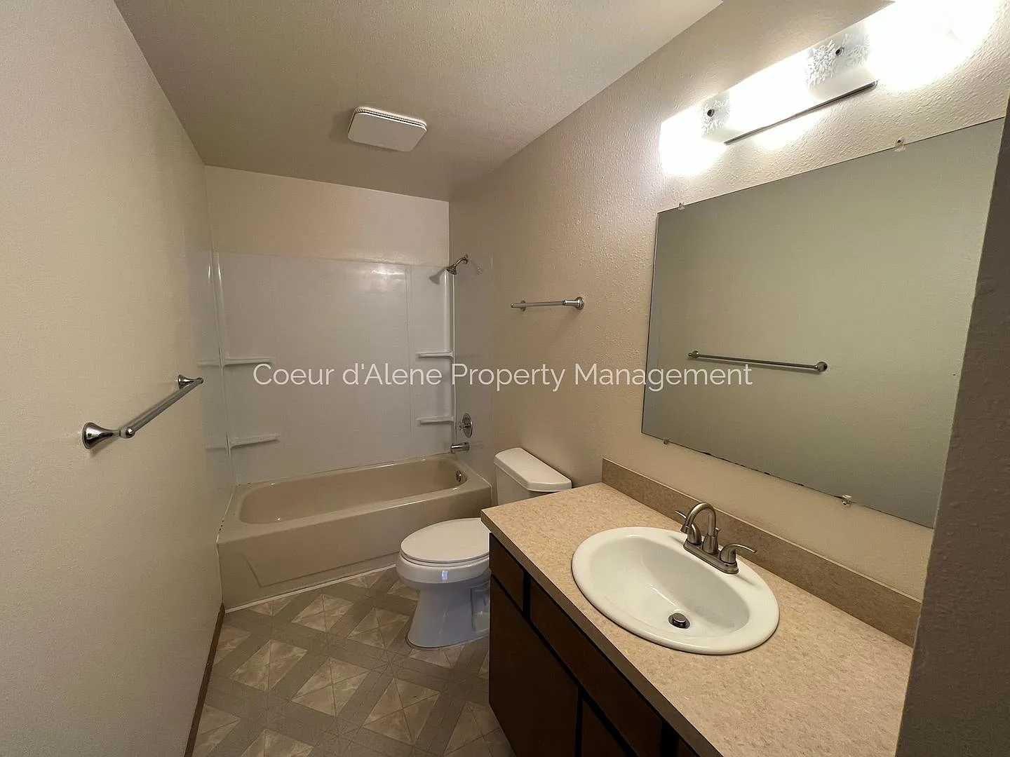 3 bed house at end of culdesac — Photo 4