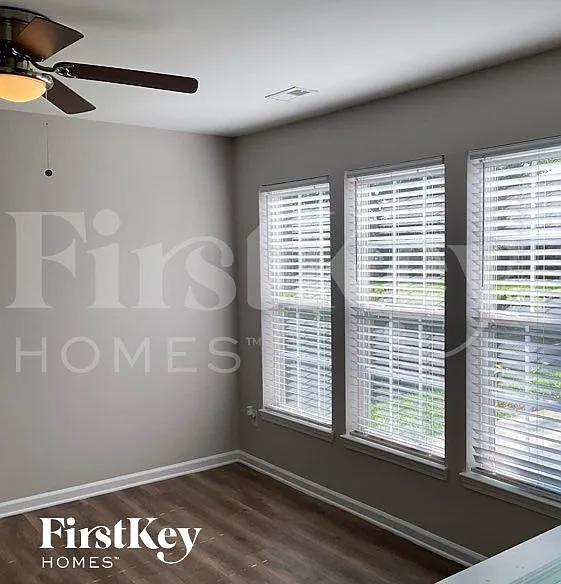 4 bed, 2.0 bath, 1968 sqft, $1,995 — Photo 4