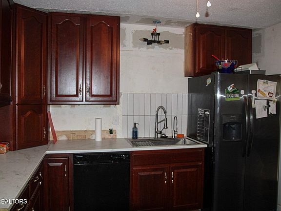 5th image of 314 S Apache Rd