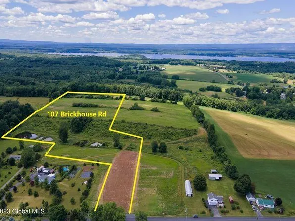 107 Brickhouse Rd, Stillwater, NY 12170