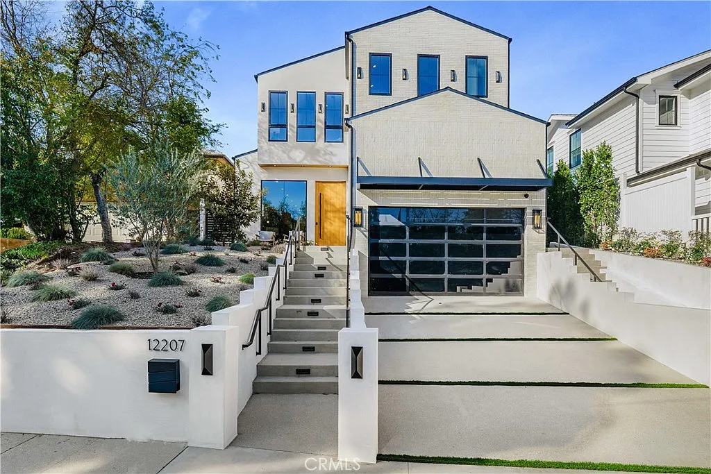 Building Photo - 12207 Valleyheart Dr