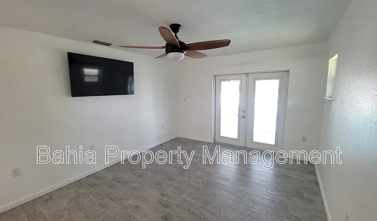 215 Meadowcross Dr — Photo 6