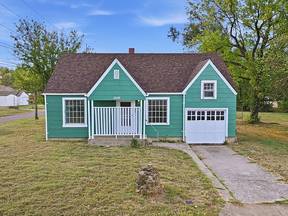 3rd image of 2303 N Farmer Avenue