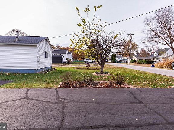 5th image of 7231 Greenbank Rd