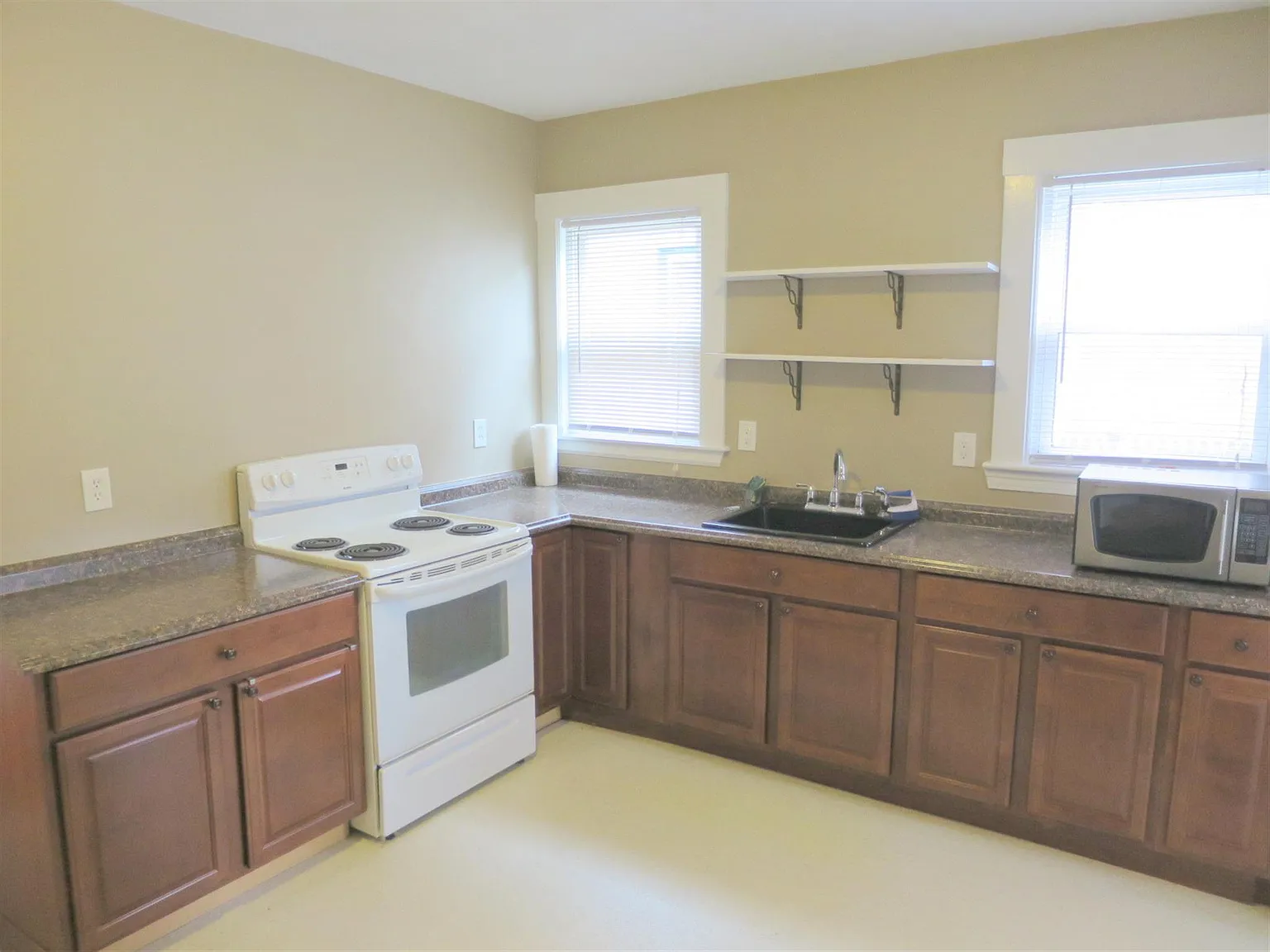 3 bed, 1277 sqft, $3,450 — Photo 4