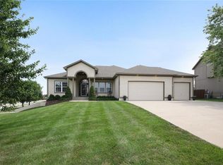 1530 Wildwood Cir, Raymore, MO 64083