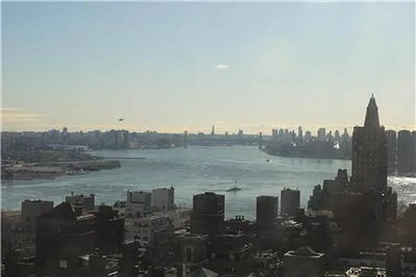 Sold by Warburg | media 9