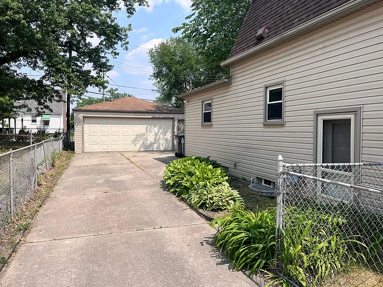 3051 Queen St — Photo 29