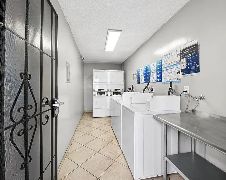 13860 Burbank Blvd — Photo 66