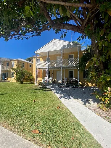1009 Flagler Ave #4 Photo 1