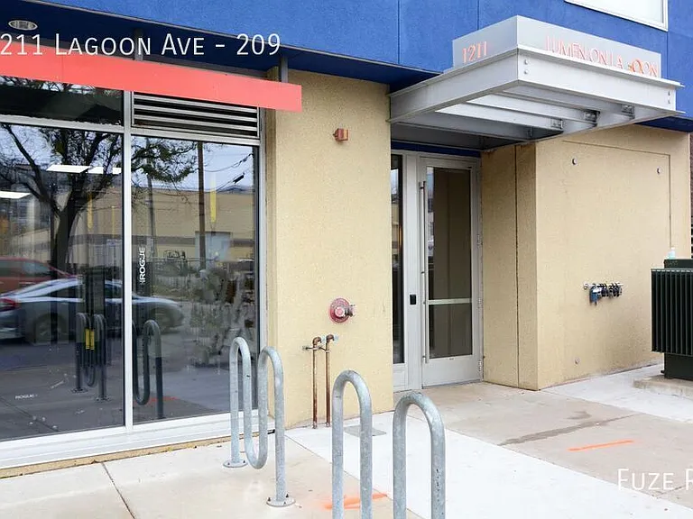 1211 Lagoon Ave #209 — Photo 3