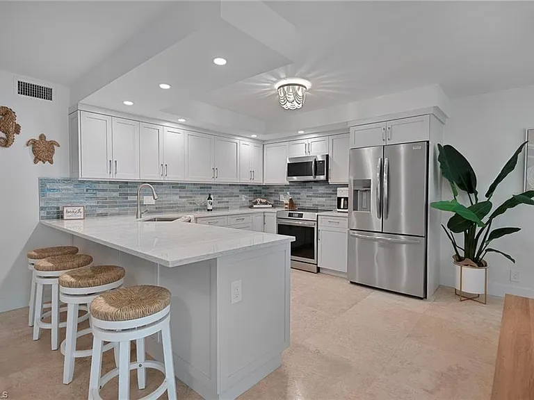 1950 Gulf Shore Blvd N #108 — Photo 7