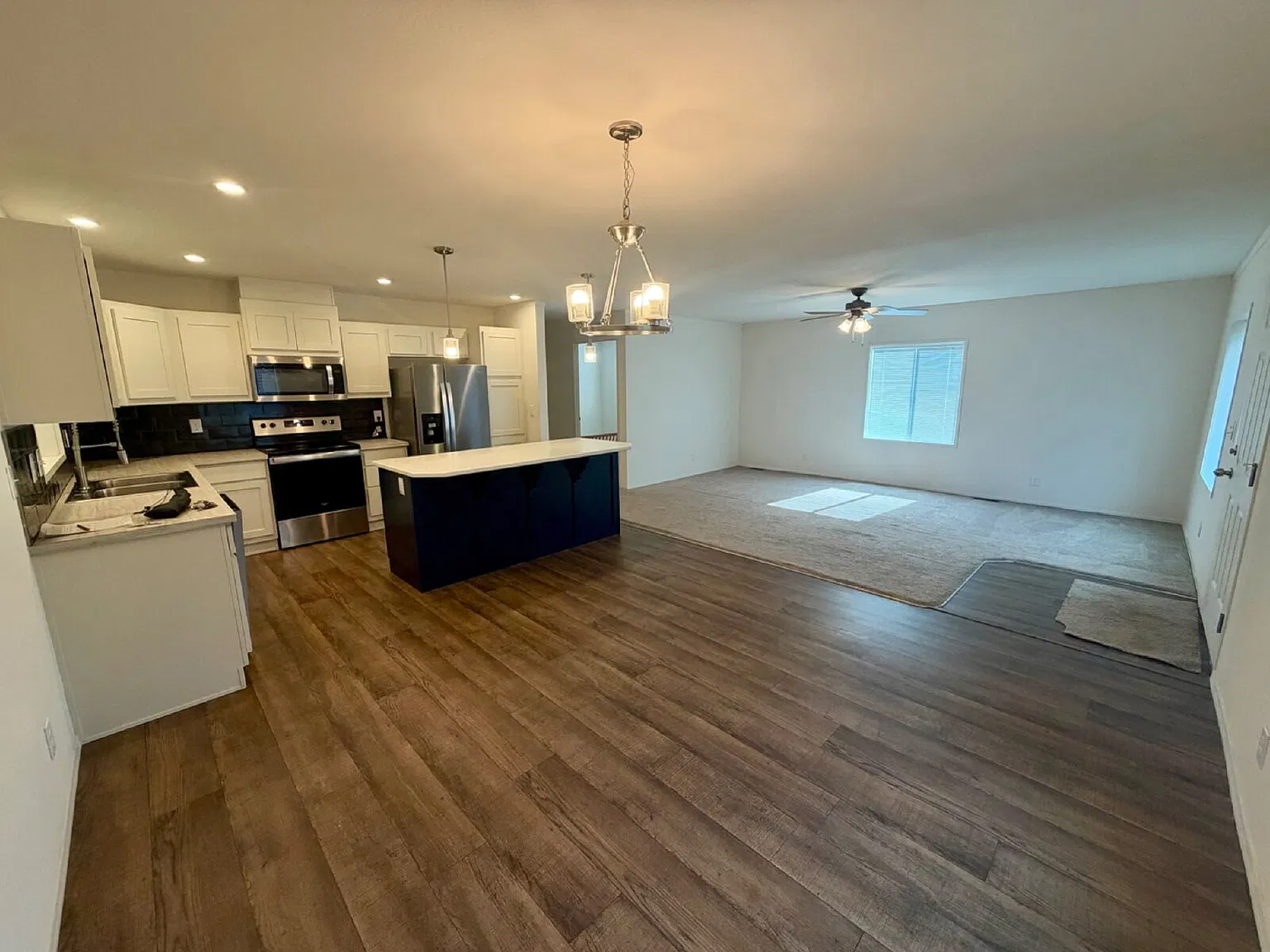 3 bed, 2.0 bath, 1404 sqft, $2,775 — Photo 3