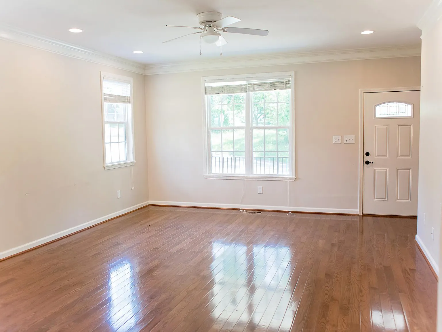 4 bed, 1750 sqft, $4,800 — Photo 2