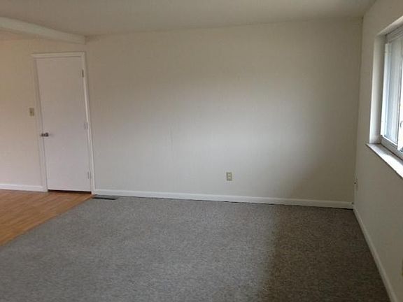 5th image of 909 Lamberton St