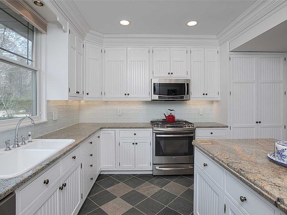 5th image of 7972 Great Peconic Bay Blvd