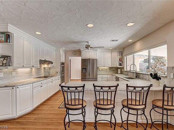 4th image of 3753 Meadowcrest Dr