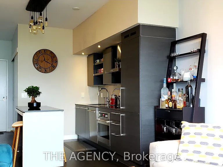 1030 King St W #1005 — Photo 5