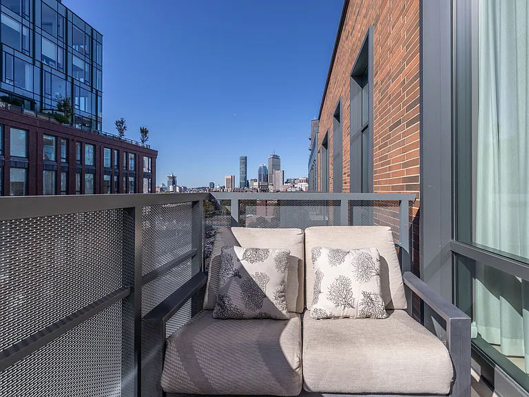 32 Traveler St #Penthouse 8 — Photo 17