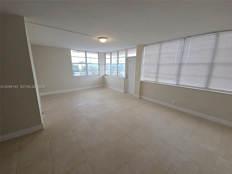2025 NE 164th St #309 — Photo 11
