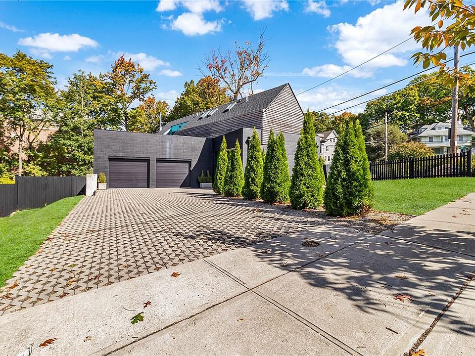 1st image of 2 Woodland Place