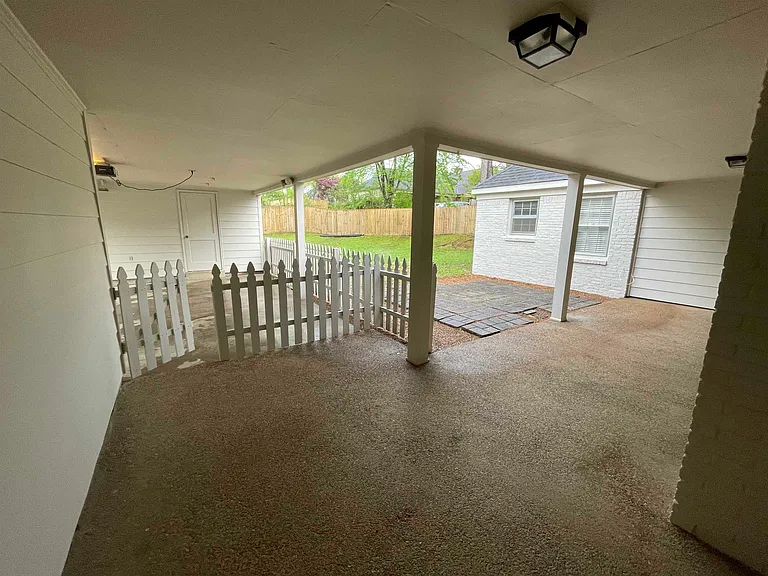 2420 Stratfield Dr — Photo 25